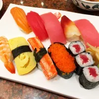 Snapdishの料理写真:Mixed Premium Sushi Set|JediJokeさん