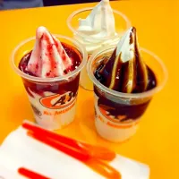 Snapdishの料理写真:A&W Sundaes Ice Cream|Andy Picantoさん