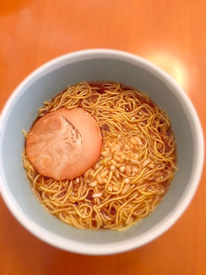 Snapdishの料理写真:八王子ラーメンの袋麺、チャーシューは後のせ|ツツヤンさん