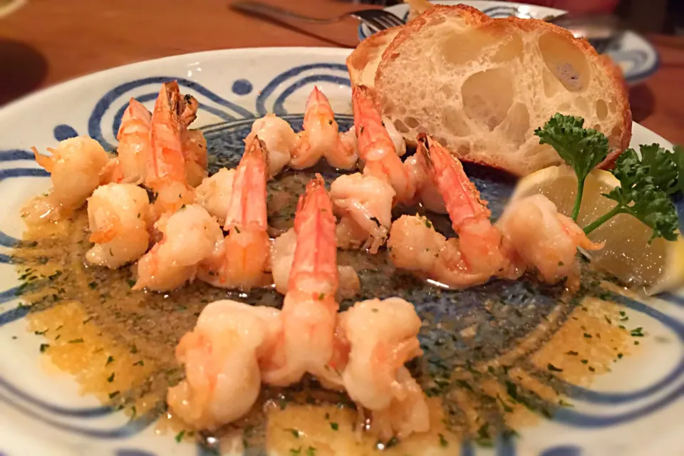 Snapdishの料理写真:海老のニンニク炒め Camarones al Mojo de Ajo  （Grilled Shrimp）|まあん👽さん