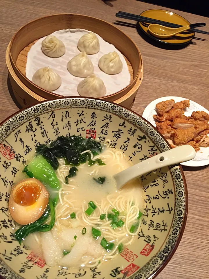 ramen & xiaolongbao|hweeyhさん