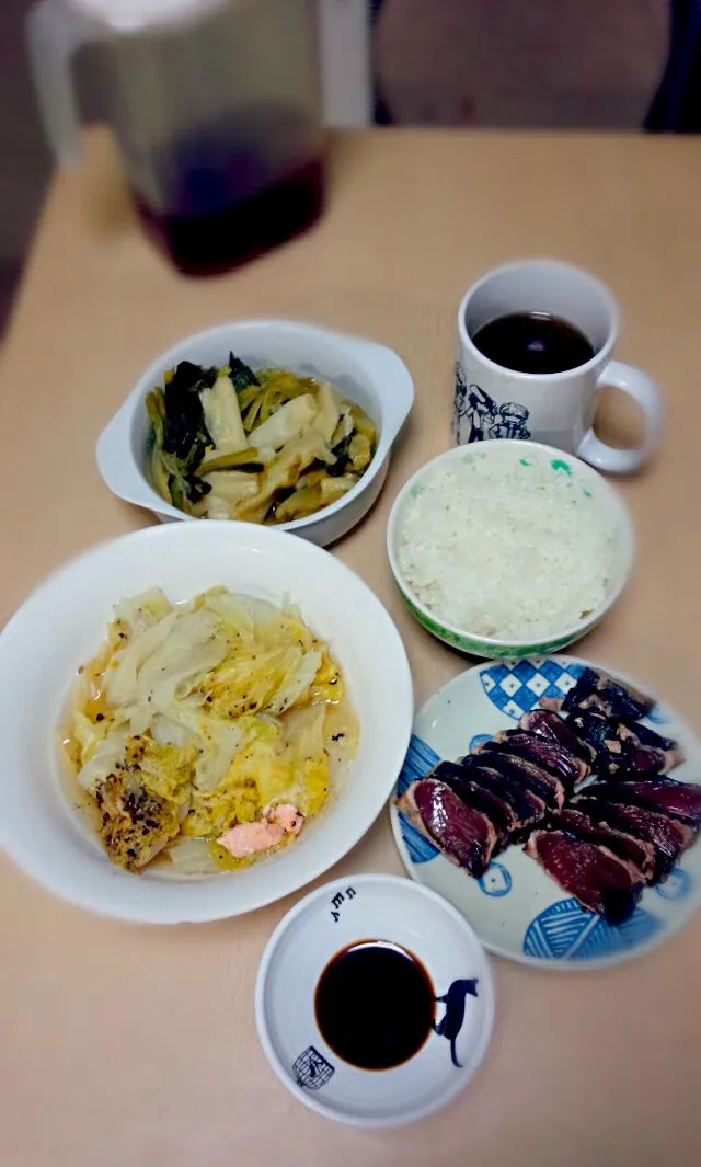 白菜と鮭（一切れ）のうま煮
ネギの鶏だし煮
カツオの刺身|時雨さん