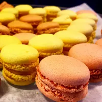 Snapdishの料理写真:Mini French Macarons: Lemon and Pumpkin Spice|Y-vo Martinezさん