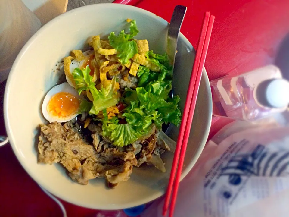 Spicy egg noodle with soup@ซอยรางน้ำ|Chalinee Kalyanamitraさん