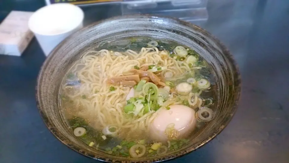 Snapdishの料理写真:熊本火の国ラーメン越後長岡店 鶏ガラ塩ラーメン|ミナミ ヒロヤさん