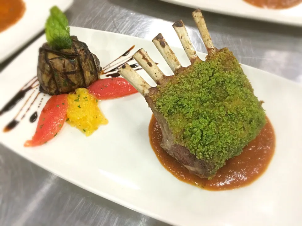 Grilled Lamb Chops with Thyme Dijon Mustard and Mint Crust|LBさん