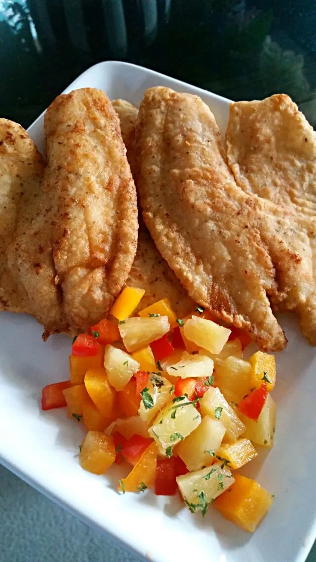 Pan-fried Tilapia with Pinapple-Mango Salsa|Danielle Hurdleさん