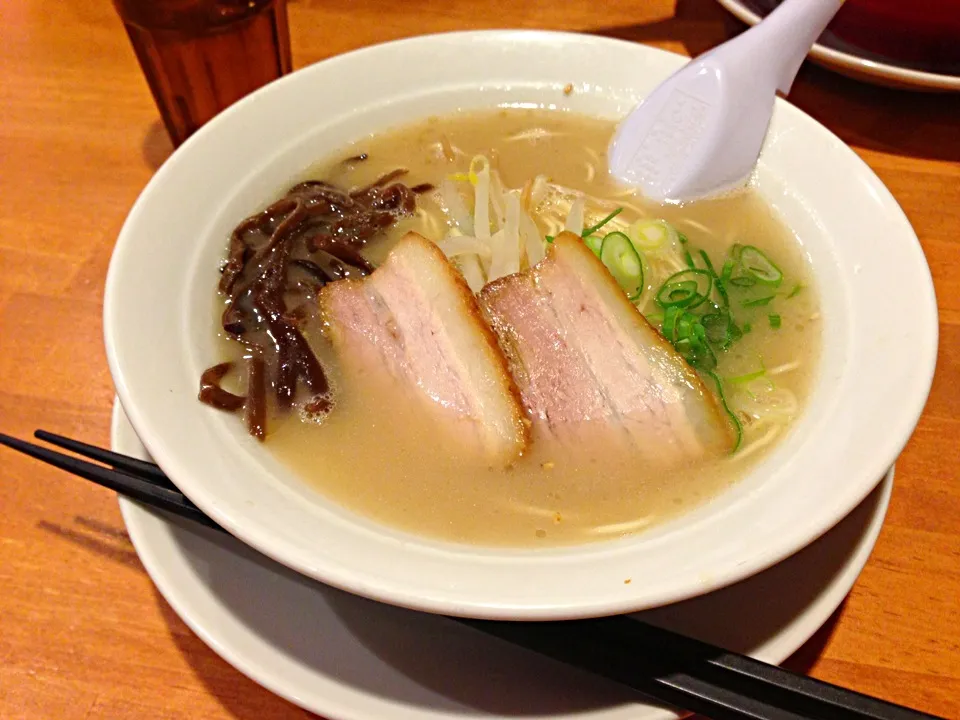 Snapdishの料理写真:豚骨ラーメン🍜水道橋|ミツさん