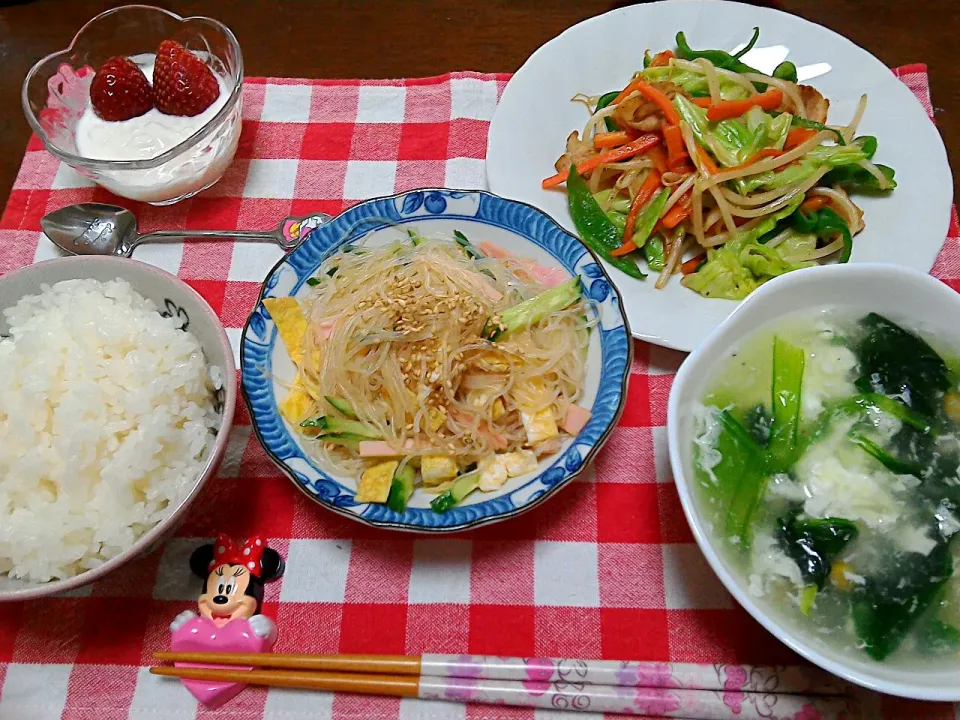 中華献立　
主食☆ご飯　主菜☆肉野菜炒め　副菜☆春雨サラダ　汁物☆小松菜スープ　デザート☆はちみつヨーグルト|ちょこびさん