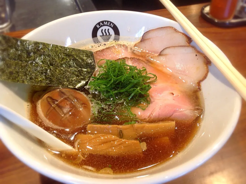 Snapdishの料理写真:ミシュランガイド東京2015で紹介😋ラーメンGOTTUS 🍜「煮干しそば」|アライさんさん