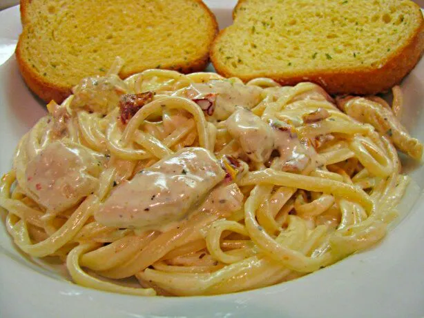 Snapdishの料理写真:Tonight's #Dinner🔥Creamy Cajun #Chicken #Pasta 🔥 #Main dish #Side dish of Garlic #Bread|Alisha GodsglamGirl Matthewsさん