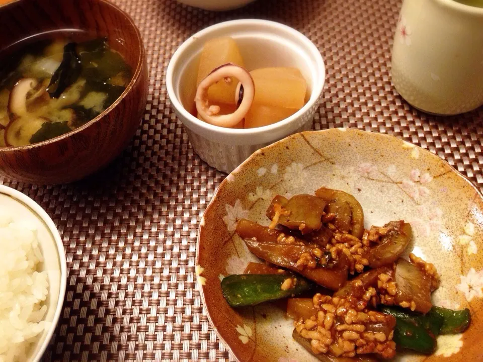 茄子の肉味噌炒め  イカと里芋の煮物  味噌汁|ikukoさん