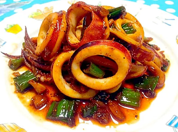 Snapdishの料理写真:イカと長ねぎ炒め物 (しょう油とみりんとお酒) ( Squid & long onion fried in soy sauce, mirin & wine. 😋😘|Liezlさん