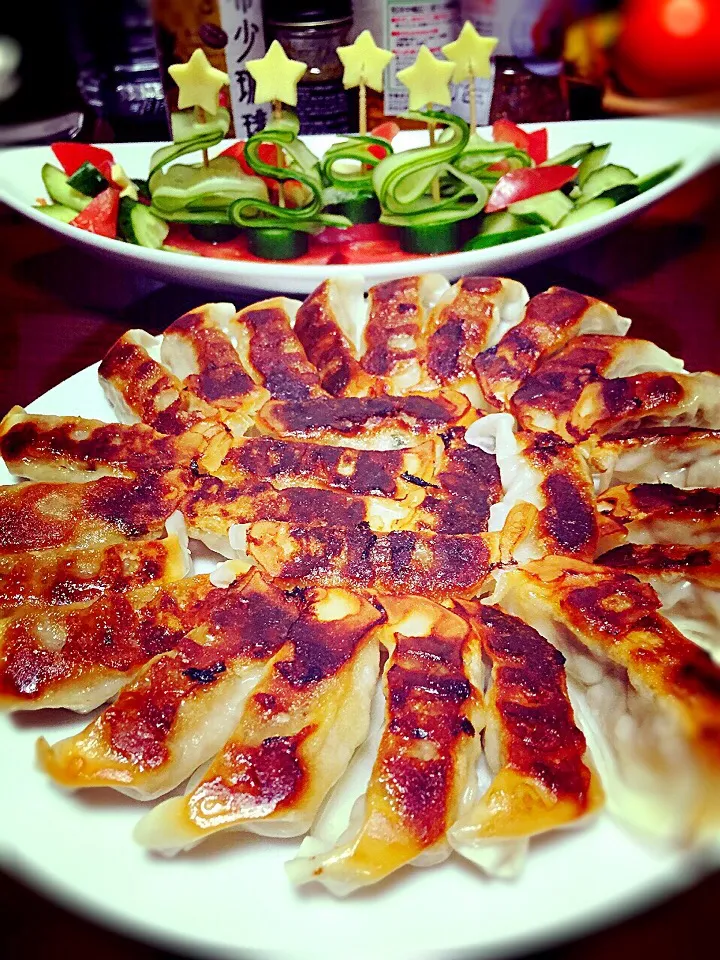 Gyouza and Cucumber christmas tree salad|Laarni Nabongさん