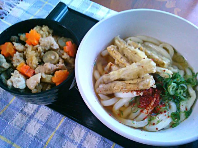 Snapdishの料理写真:🍜ごぼ天うどん&🐔かしわ飯|*ママちゃん*さん