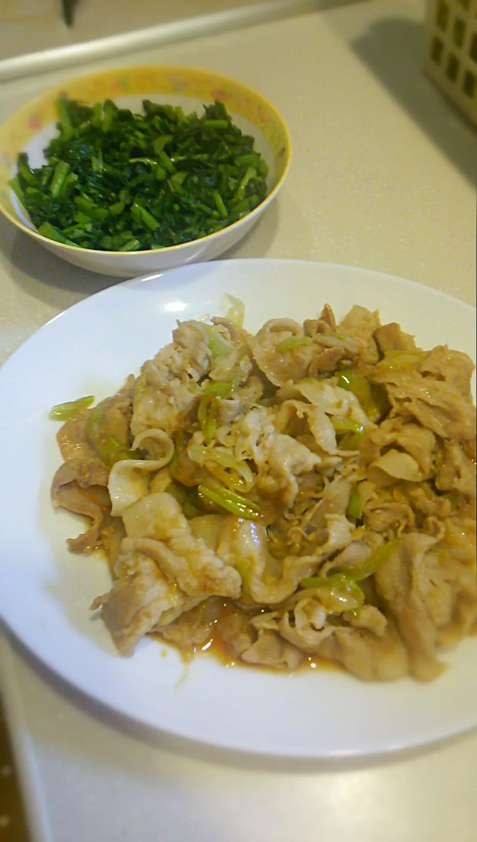 すた丼の上と大根の葉炒め|よちやまさん