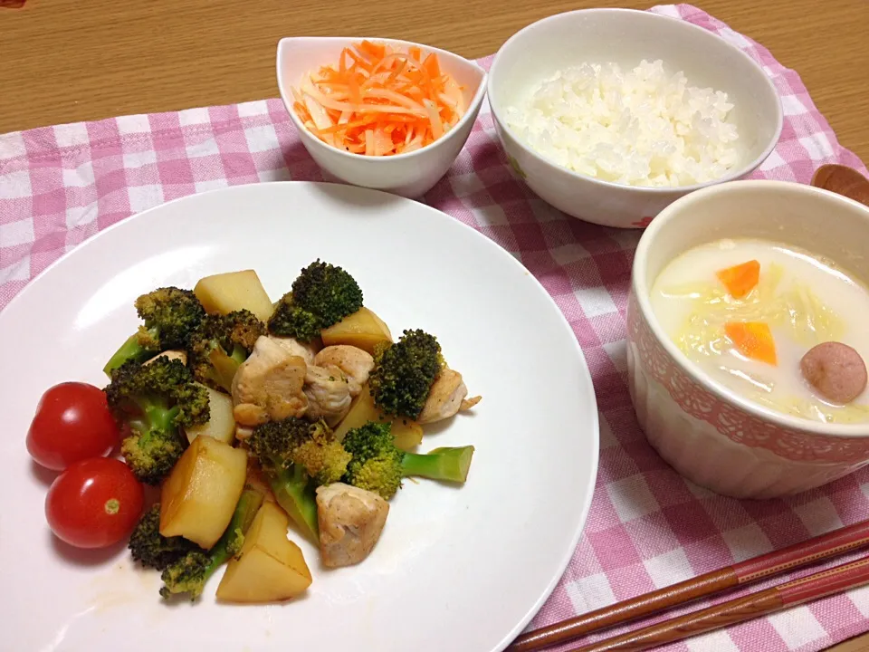 今日の夕飯💗チキンとブロッコリーのガリバタ炒め💗|たきゃたさん