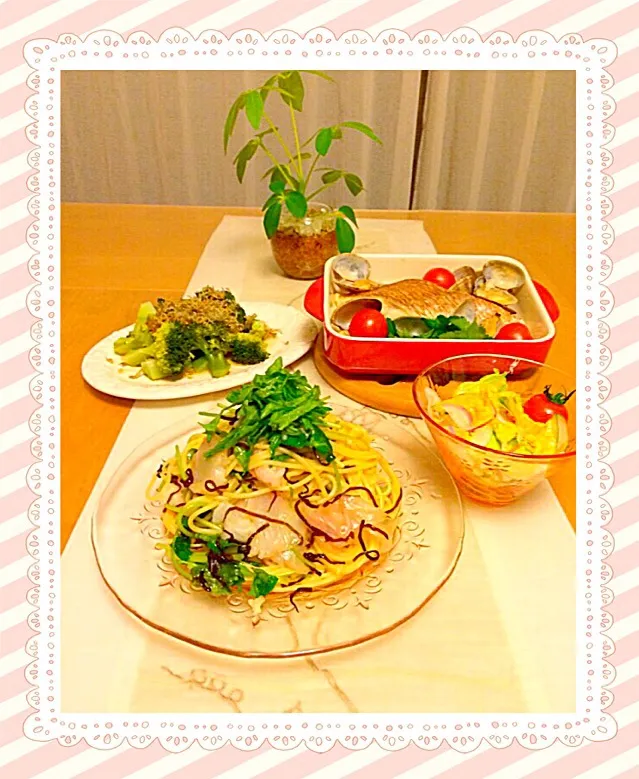 和イタリアンで晩ご飯✨             川上千尋さんの料理☆鯛とミツバのパスタ💗happyhannahさんの料理☆ブロッコリー揚げじゃことアツアツごま油のジュッとがけ💗|くうちゃんさん