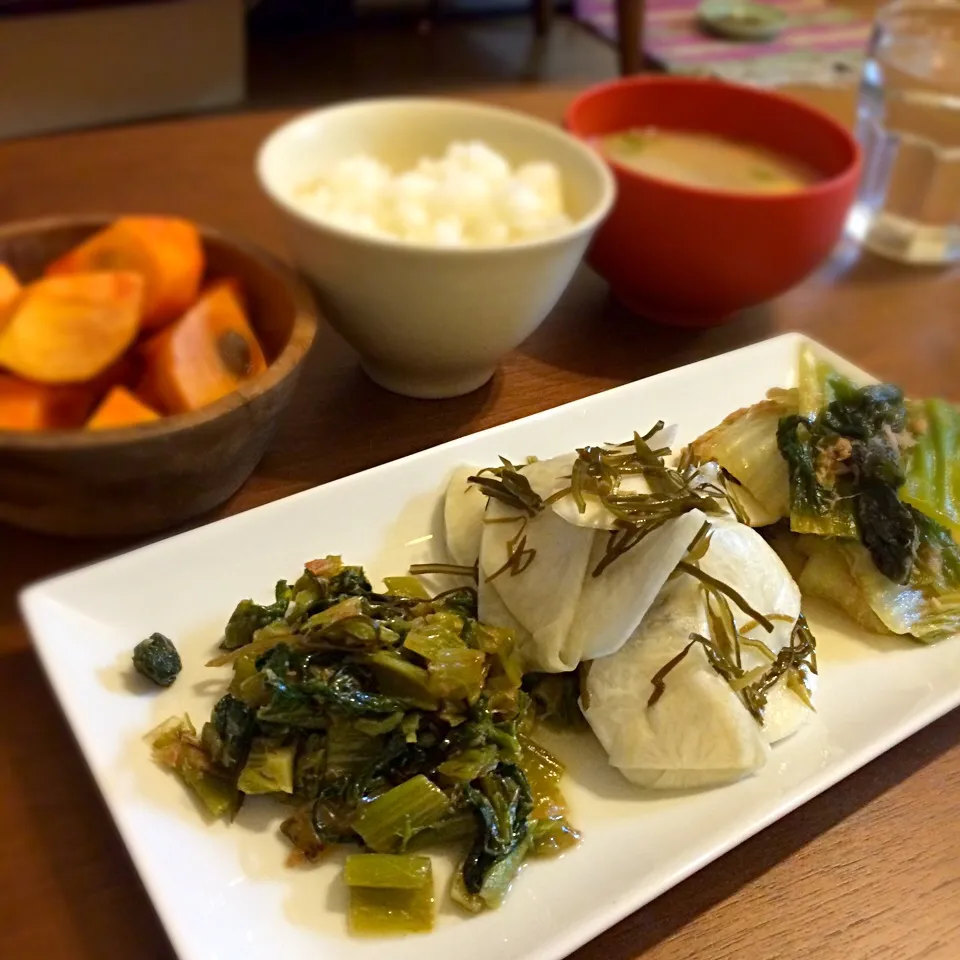 生高菜の佃煮、蕪の甘酢漬、生高菜と白菜とツナの炊いたん、春雨スープ、柿|ai_0704さん