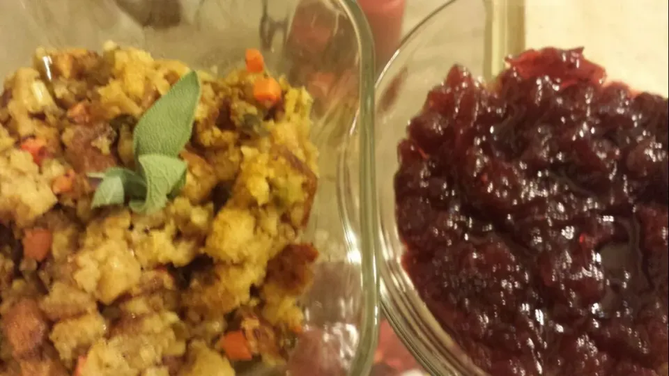 Snapdishの料理写真:Vegan dressing with organic cranberry sauce.  #vegan #dressing #stuffing #organic #cranberry #thanksgiving|Culinary Kissesさん