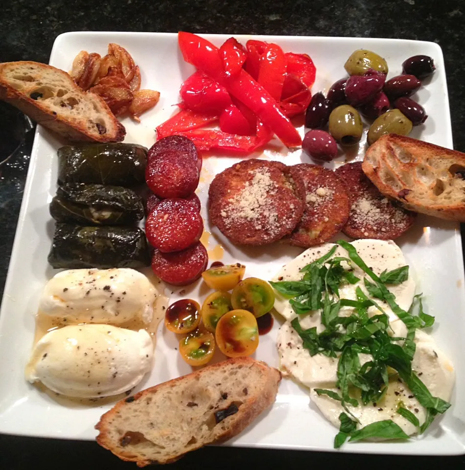 Stuffed grape leaves, roasted peppers, Greek olives, fried pepperoni, fried eggplant, fresh mozzarella with basil, yellow garden  tomatoes with balsamic glaze, |ernest ristiさん