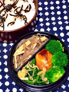 お弁当（塩昆布のせご飯、糸こんにゃくと薄揚げの煮物、ほうれん草と切り干し大根のお浸し、焼き魚（鱈）、ブロッコリー）|すーさん