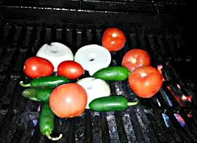 😆💚Happy Sunday Foodie Friends💚😆 Grilling #Vegetable to Make Homemade Hot Sauce🔥🍃 Vidalia Onions🍃Tomatoes 🍅 💚 🍅 Jalapeño Peppers🔥😋🔥|Alisha GodsglamGirl Matthewsさん