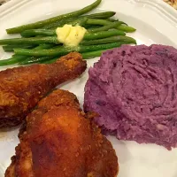 My fried chicken with haricot verts and mashed purple potatoes!|Emmie Pizarroさん