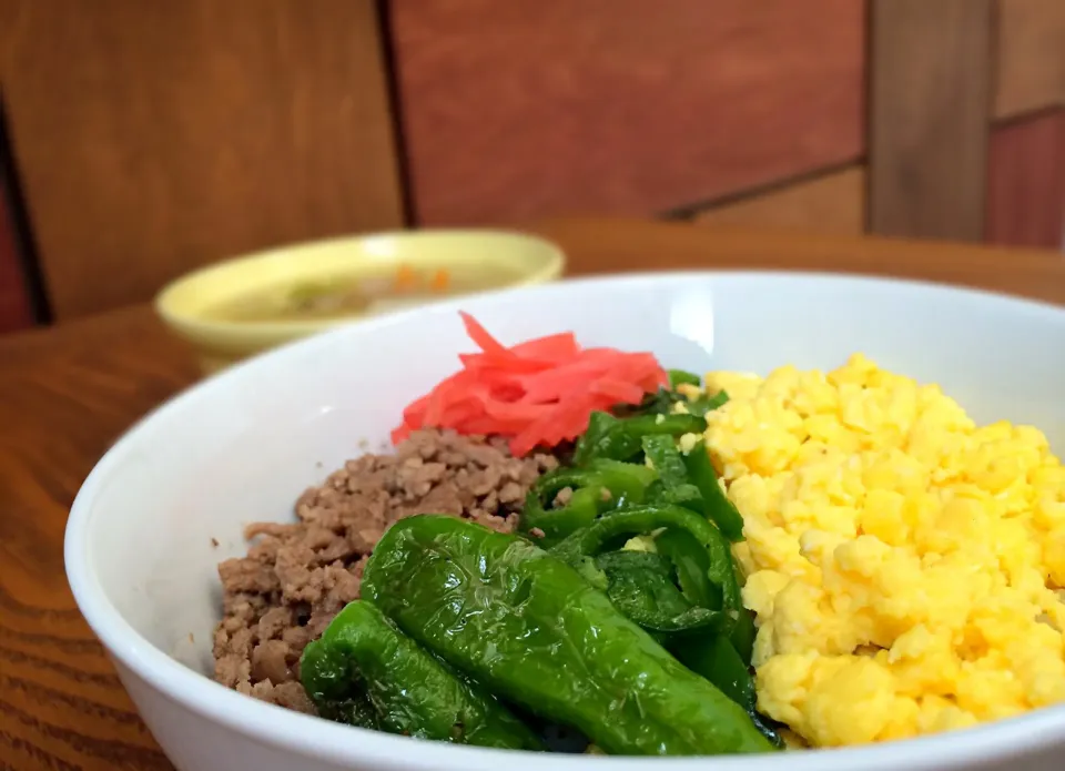 愛のランチ☆そぼろごはーん＆野菜プースʕ-̼͡-ʔ|七海さん