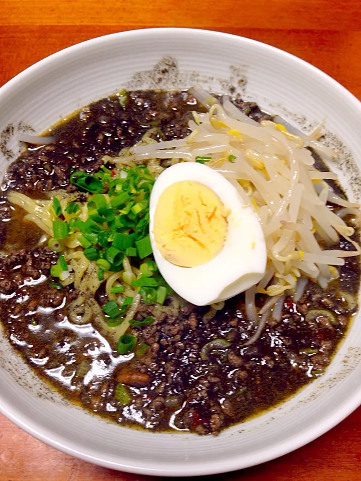 黒い 坦々麺〜💧|ザクロさん