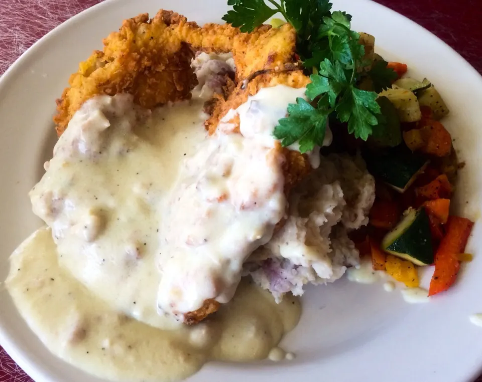 Country Fried Chicken with Garlic Mashed Potatoes and Grilled Vegetables from Lucille's BBQ|sooprcoolchicaさん