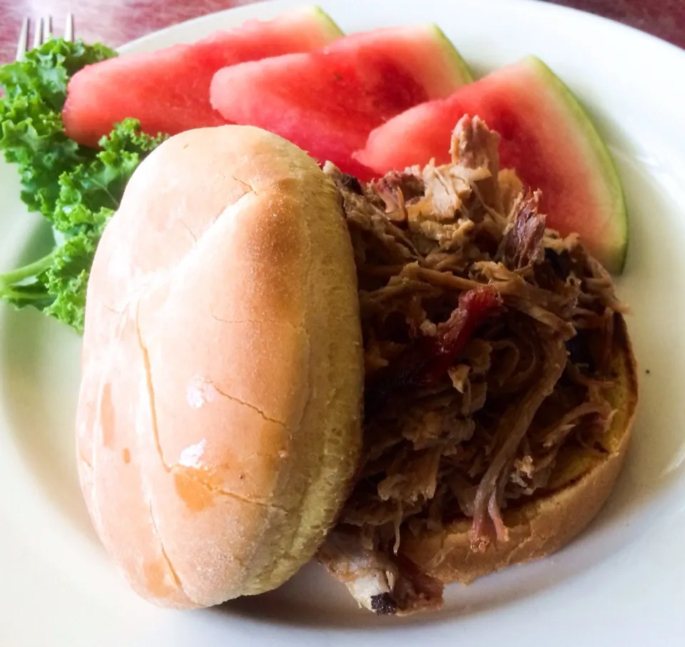 Pulled Pork Sandwich with Watermelon Slices from Lucille's BBQ|sooprcoolchicaさん