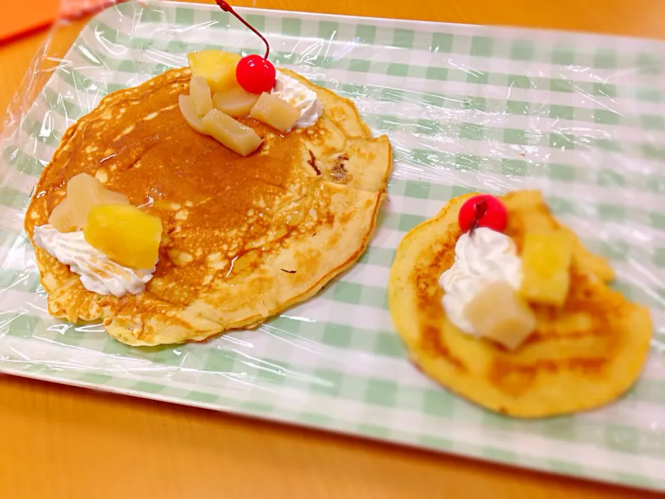 Snapdishの料理写真:ホットケーキ|Makiko  Takaesuさん