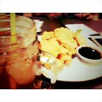 this is mendoan feat lemon tea ice..😍|Bernadetha N Mariskaさん