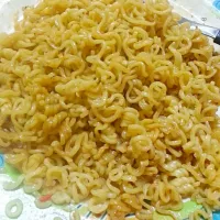 lets eat guys #pancitcanton #luckyme #chilimansi|ara laguismaさん