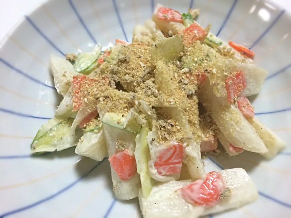 Tomoko Itoさんの料理 里芋と長芋のアンチョビマヨサラダ〜カリカリアンチョビパン粉がけ💗 茹でカブと人参 キュウリを足して🎶かけちゃうぞピッピッピ 魔法の粉❗️|佐野未起さん