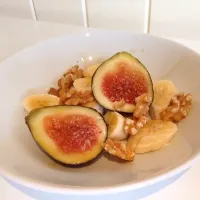 Snapdishの料理写真:Figs with banana & walnuts|Deanne Willisさん