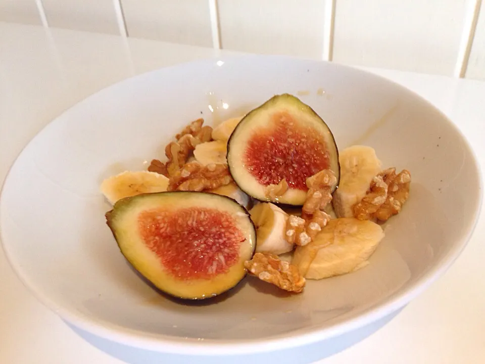 Figs with banana & walnuts|Deanne Willisさん