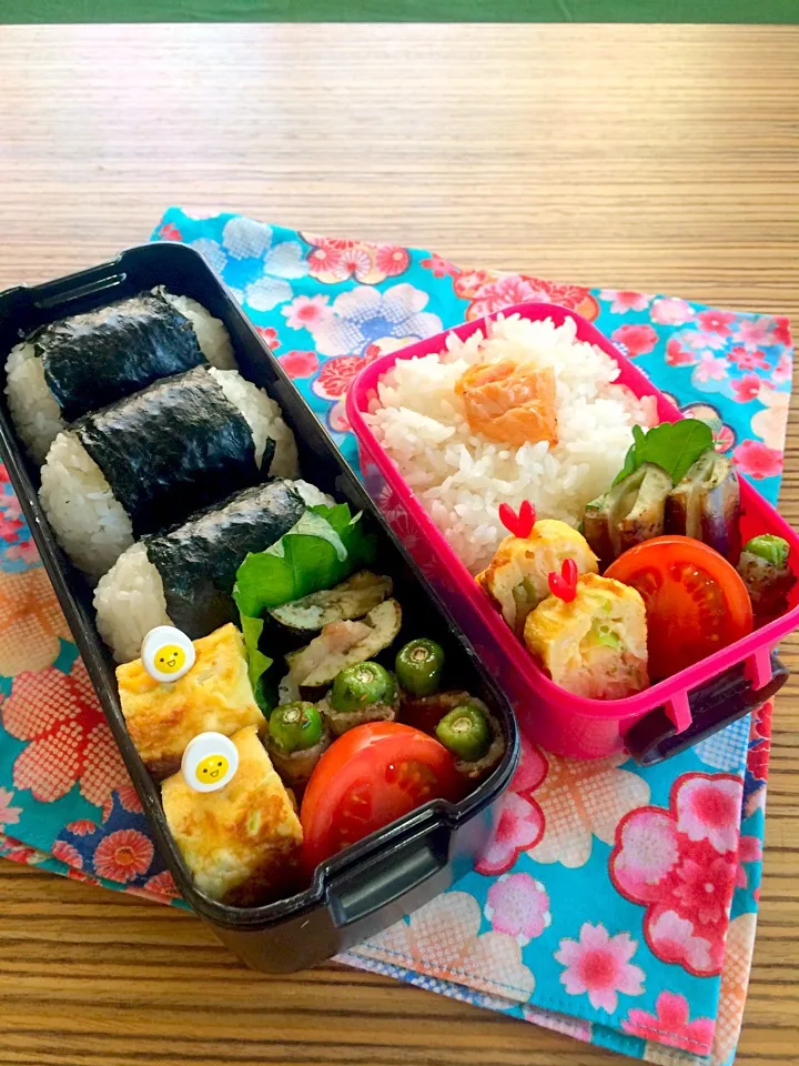 Snapdishの料理写真:＊お弁当＊ 鮭とたらこのおにぎり 卵焼き 豚のなす挟みとししとう巻き トマト|pinoyamaさん