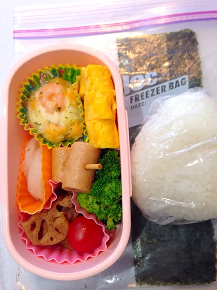 Snapdishの料理写真:パパの塩昆布おにぎり弁当(๑´ڡ`๑)|ちゃたままさん