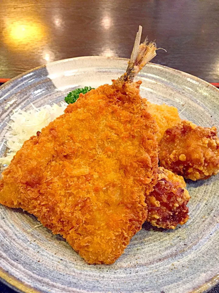 日替り定食A（あじフライ、ハムカツ、とり唐）|T. Wonderさん