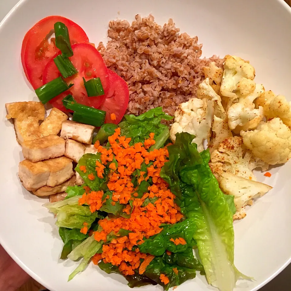 Bulgur, salad, cauliflower, tofu|victoria valerioさん