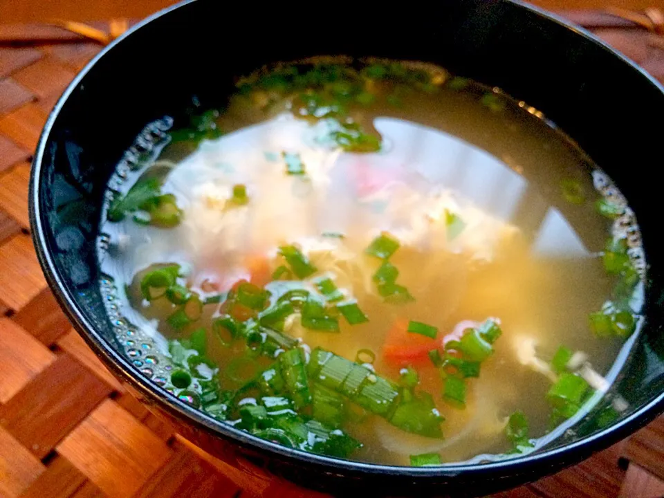 Snapdishの料理写真:西紅柿鶏蛋湯🍅chinese soup of beaten egg&tomato♨かき卵とﾄﾏﾄの中華ｽｰﾌﾟ|🌈Ami🍻さん