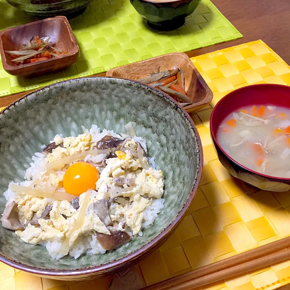 椎茸と大根の卵とじ丼とキンピラ、根菜のお味噌汁|舐め子さん