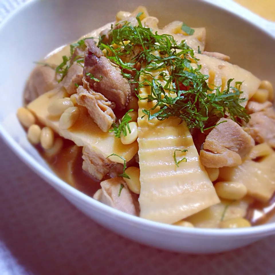 大葉を散らして☆鶏肉と筍と大豆の煮物|エリさん