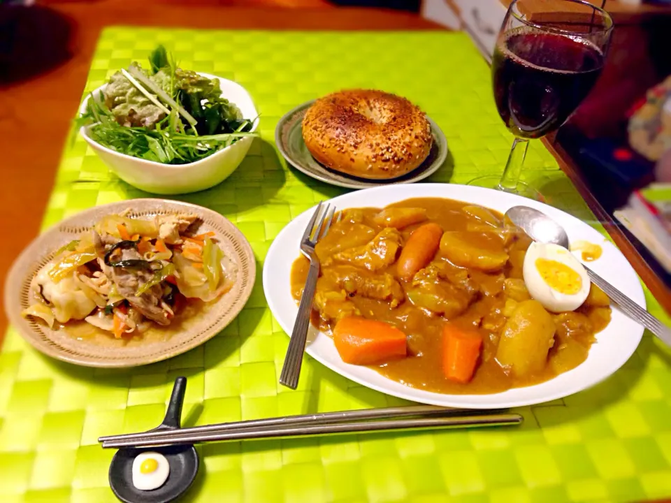 Snapdishの料理写真:🍛カレーシチューと🍩ベーグルでワイン🍷|マニラ男さん