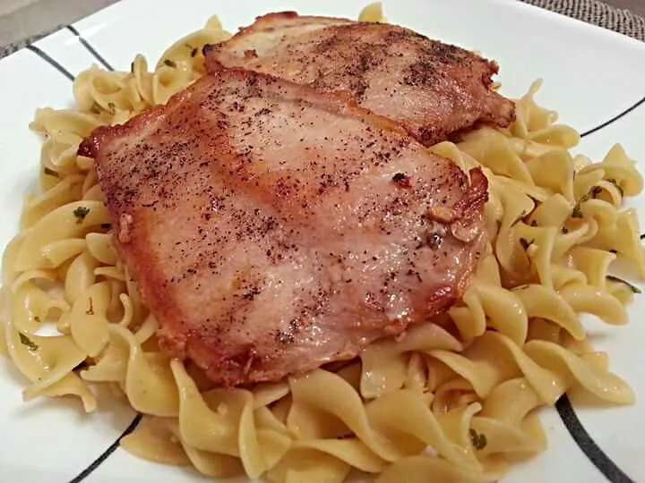 Pork Scaloppini over Whole-Wheat No Yolk Egg Noodles|Melissa Marie Hallさん