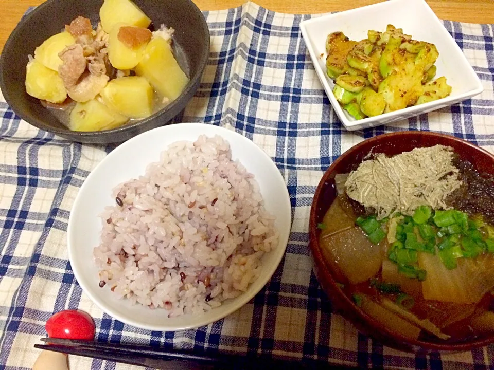 晩ごはん★梅じゃが煮、ブロッコリーの茎のさっと炒め、みそ汁、十穀ごはん|ハルさん