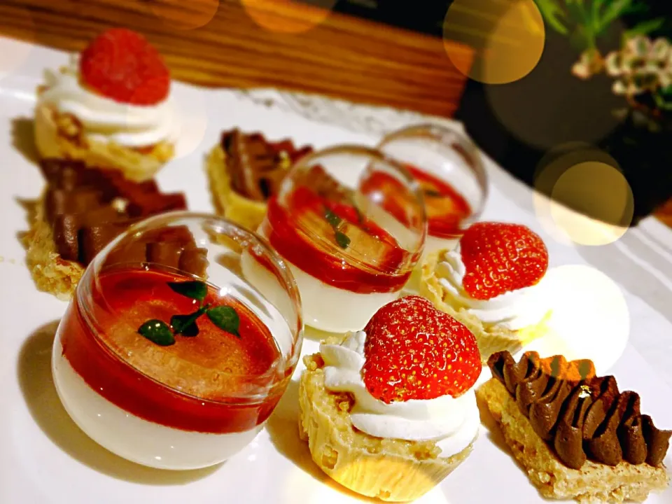 Party dessert-
raspberry-champagne panna cotta
strawberry cream cheese tart
chocolate tart|Kyanliuさん