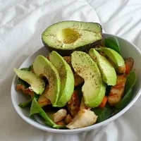 Salad #avacado #spinach #chicken|bianca chibittyさん